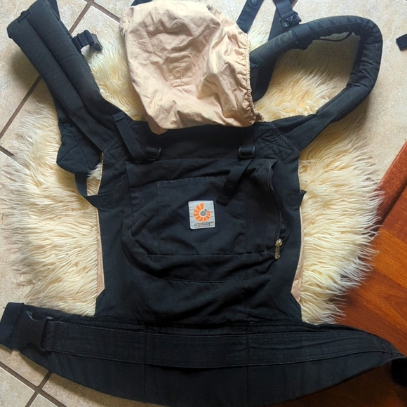 Ergobaby Accessories Ergo Black And Tan Baby Carrier With Hood Up